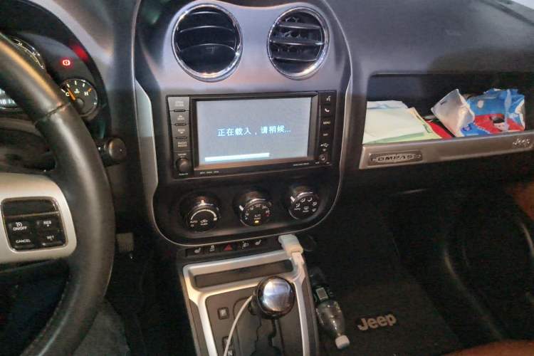 Used Jeep Compass 2014 Revised Version 2.4L Four-Wheel Drive Luxury Navigation Edition Audio And AC Panel