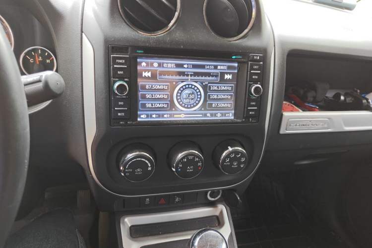 Used Jeep Compass 2014 Revised Version 2.4L Four-Wheel Drive Comfort Edition Audio And AC Panel