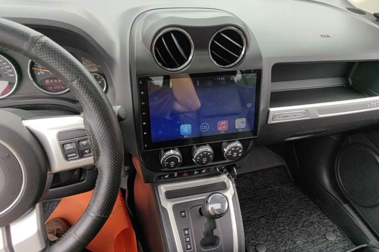 Used Jeep Compass 2014 2.0L two-wheel drive luxury version Audio And AC Panel