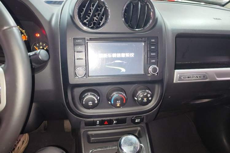 Used Jeep Compass 2014 Revised Version 2.0L Two-Wheel Drive Entry-Level Edition Audio And AC Panel