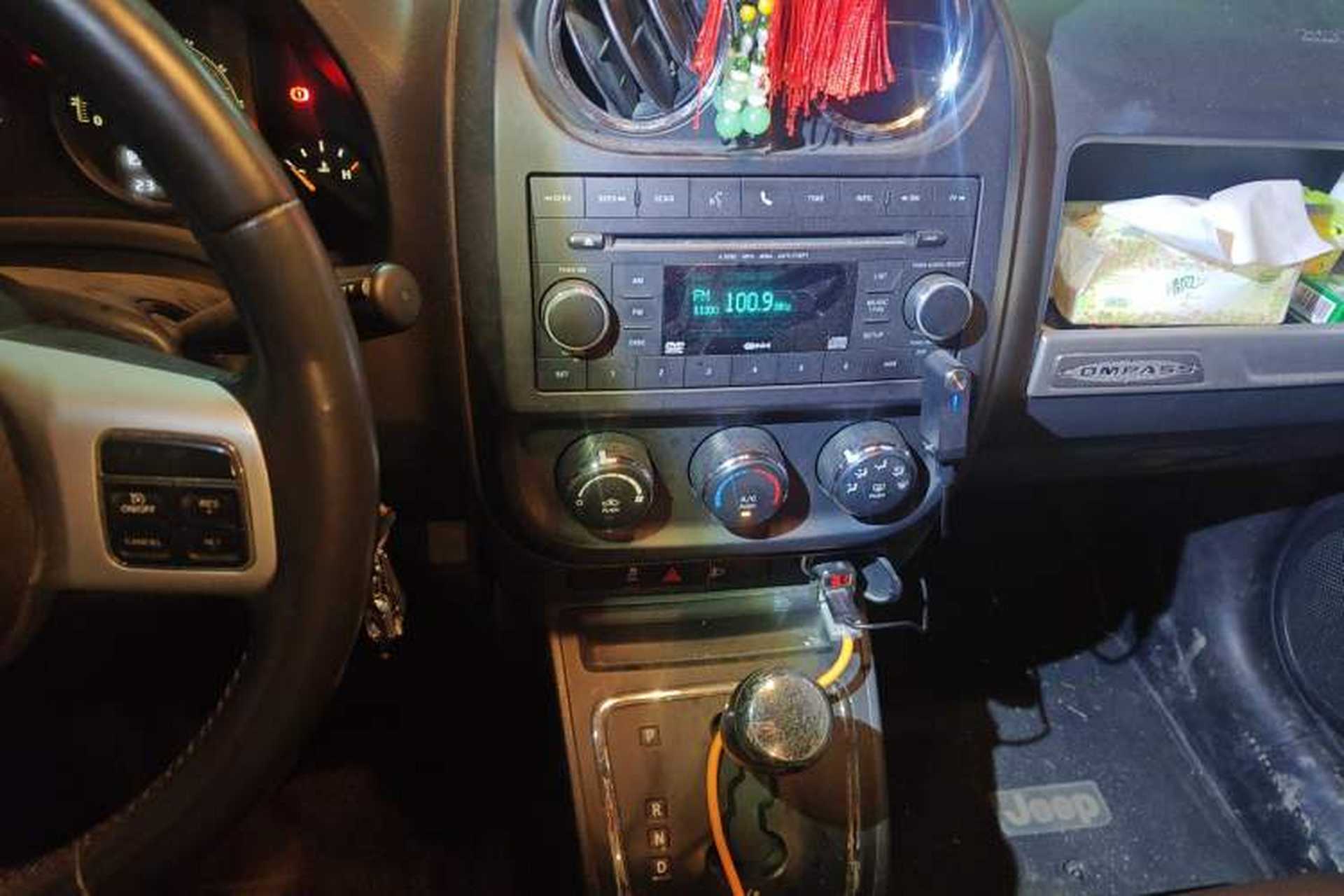 Used Jeep Compass 2014 2.0L two-wheel drive sport version Audio And AC Panel