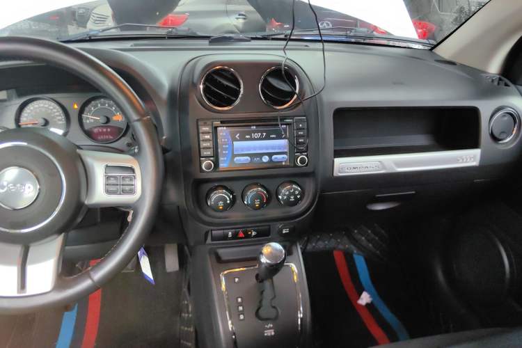 Used Jeep Compass 2014 Revised Version 2.0L Two-Wheel Drive Entry-Level Edition Audio And AC Panel