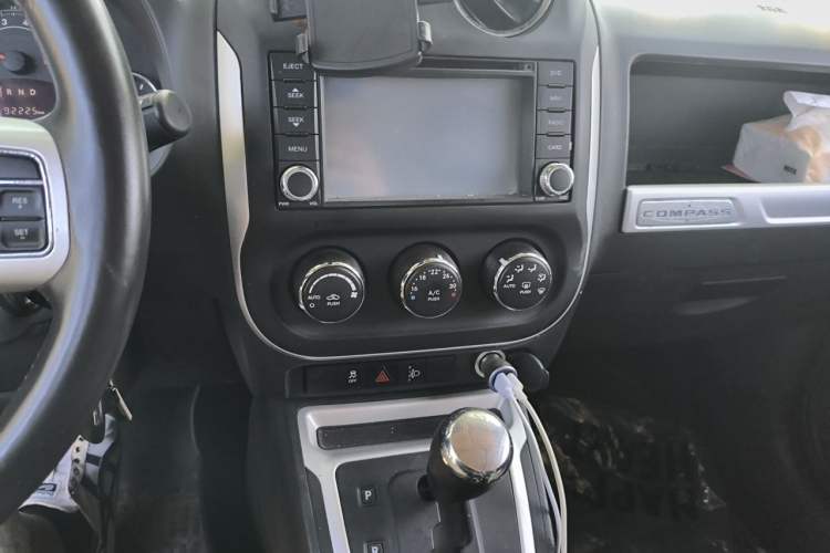 Used Jeep Compass 2014 Revised Version 2.4L Four-Wheel Drive Comfort Edition Audio And AC Panel