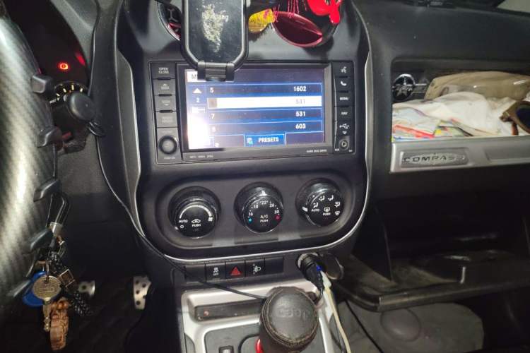 Used Jeep Compass 2014 Revised Version 2.4L Four-Wheel Drive Comfort Edition Audio And AC Panel