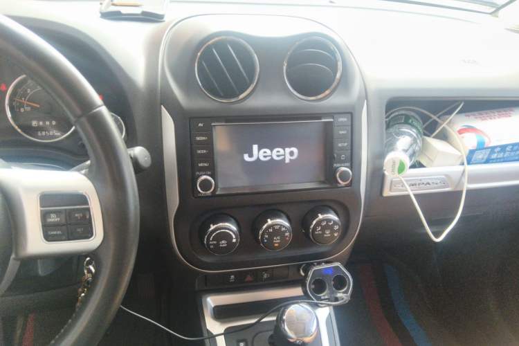 Used Jeep Compass 2014 Revised Version 2.4L Four-Wheel Drive Comfort Edition Audio And AC Panel