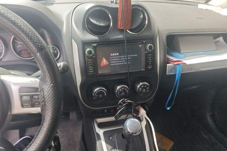 Used Jeep Compass 2014 Revised Version 2.4L Four-Wheel Drive Comfort Edition Audio And AC Panel