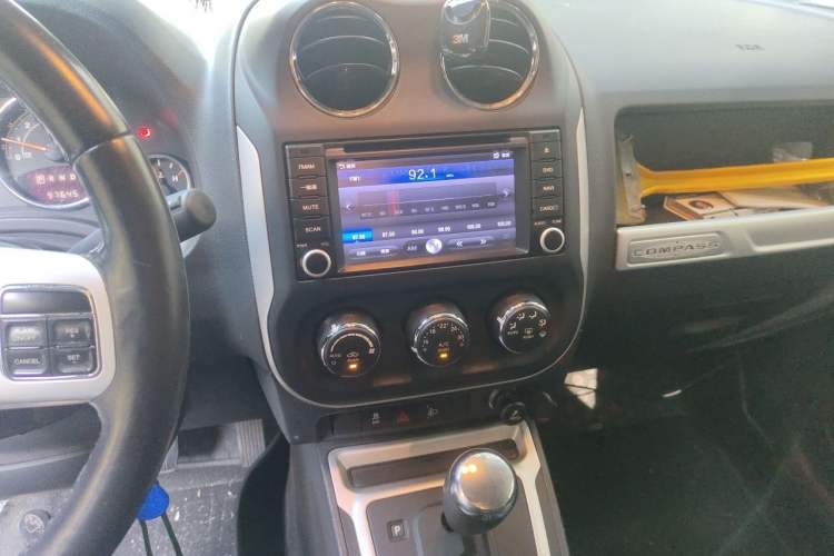 Used Jeep Compass 2014 Revised Version 2.4L Four-Wheel Drive Comfort Edition Audio And AC Panel