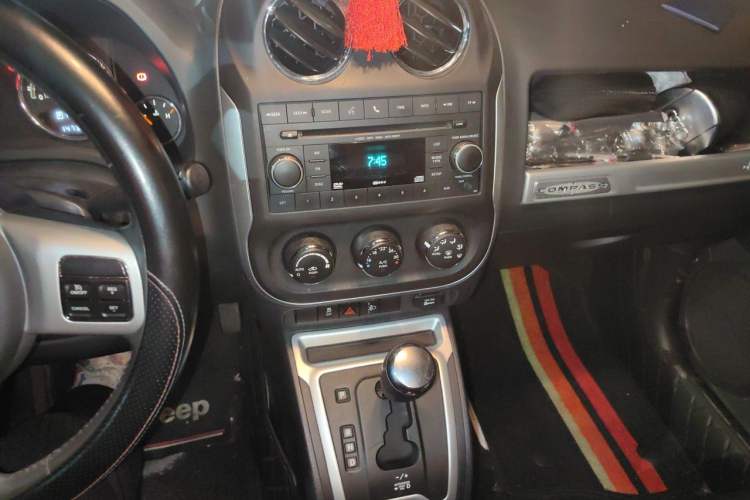 Used Jeep Compass 2014 2.4L Four-Wheel Drive Serpentine Collection Edition Audio And AC Panel