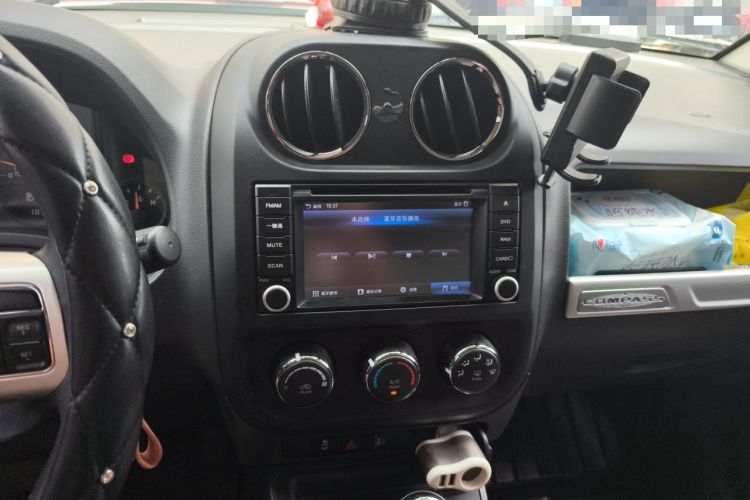 Used Jeep Compass 2014 2.0L two-wheel drive sport version Audio And AC Panel
