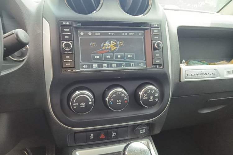 Used Jeep Compass 2014 Revised Version 2.4L Four-Wheel Drive Comfort Edition Audio And AC Panel