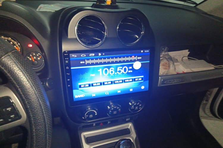 Used Jeep Compass 2014 2.4L four-wheel drive sport version Audio And AC Panel
