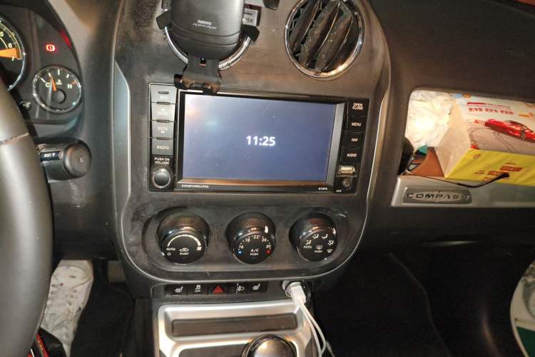Used Jeep Compass 2014 2.0L two-wheel drive luxury version Audio And AC Panel