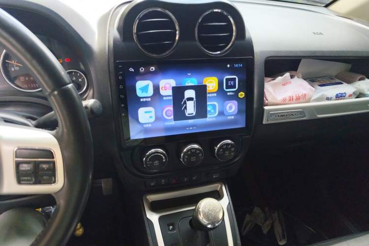 Used Jeep Compass 2014 2.0L two-wheel drive luxury version Audio And AC Panel