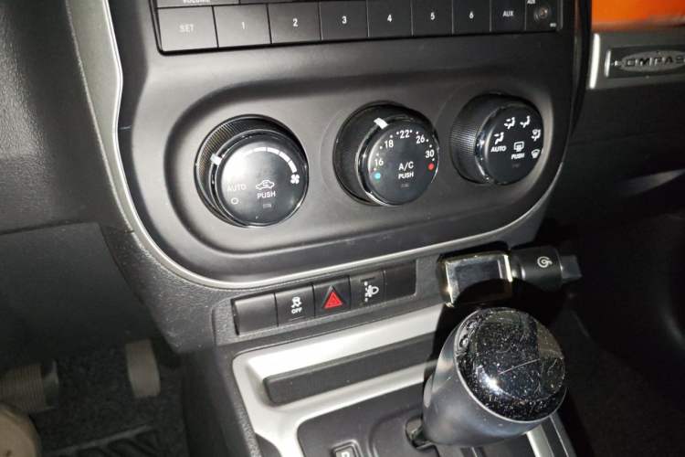 Used Jeep Compass 2014 Revised Version 2.4L Four-Wheel Drive Comfort Edition Audio And AC Panel