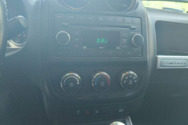 Used Jeep Compass 2014 Revised Version 2.0L Two-Wheel Drive Entry-Level Edition Audio And AC Panel