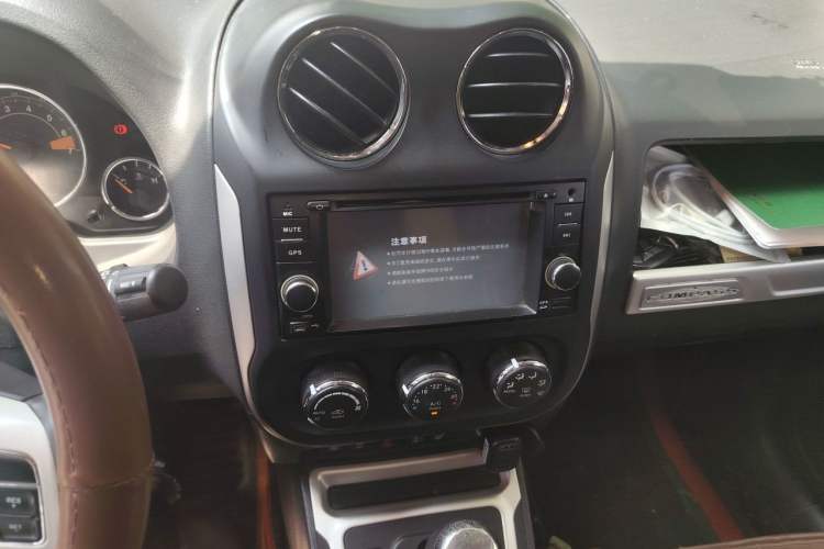 Used Jeep Compass 2014 Revised Version 2.0L Two-Wheel Drive Elite Edition Audio And AC Panel