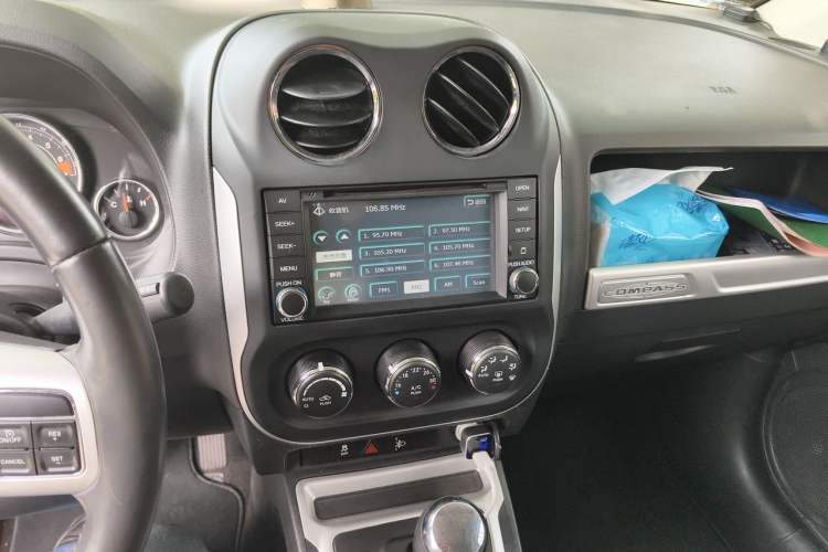 Used Jeep Compass 2014 Revised Version 2.4L Four-Wheel Drive Comfort Edition Audio And AC Panel