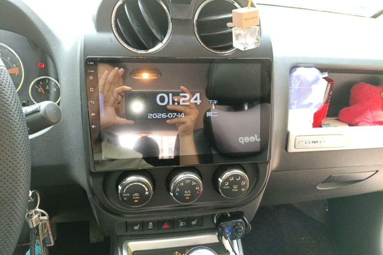 Used Jeep Compass 2014 2.0L two-wheel drive luxury version Audio And AC Panel