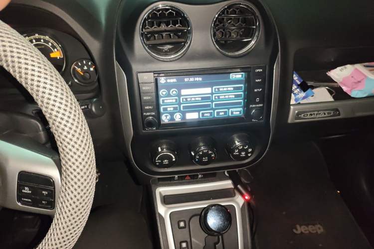 Used Jeep Compass 2014 Revised Version 2.4L Four-Wheel Drive Comfort Edition Audio And AC Panel