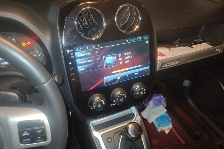 Used Jeep Compass 2014 2.0L two-wheel drive luxury version Audio And AC Panel