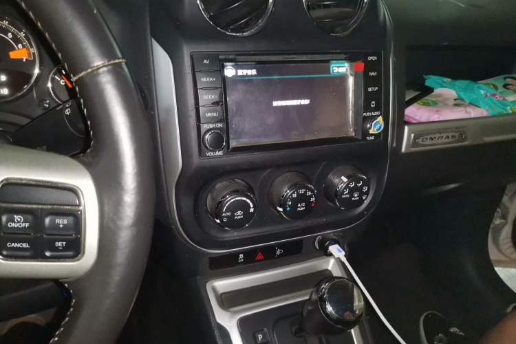 Used Jeep Compass 2014 2.4L Four-Wheel Drive Serpentine Collection Edition Audio And AC Panel
