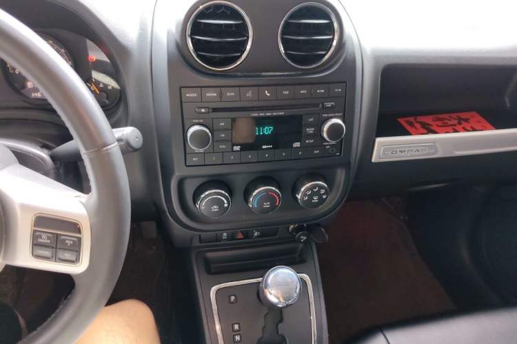 Used Jeep Compass 2014 2.0L two-wheel drive sport version Audio And AC Panel