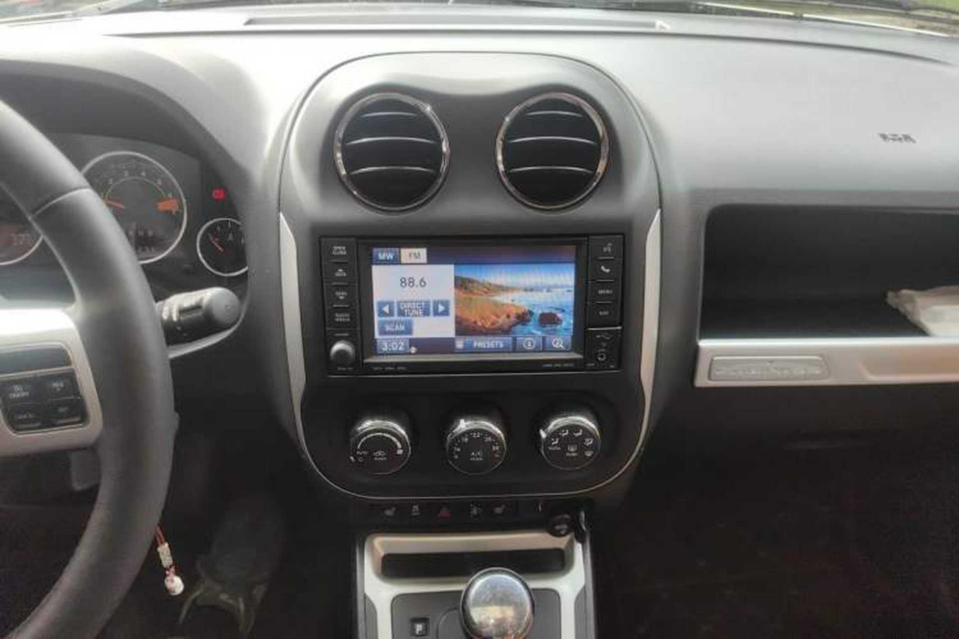 Used Jeep Compass 2014 2.4L four-wheel drive luxury navigation version Audio And AC Panel