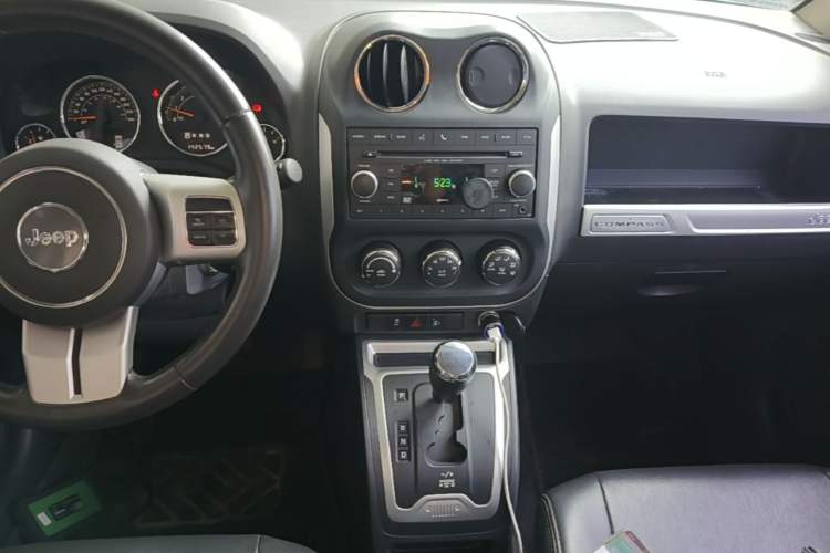 Used Jeep Compass 2014 Revised Version 2.4L Four-Wheel Drive Comfort Edition Audio And AC Panel