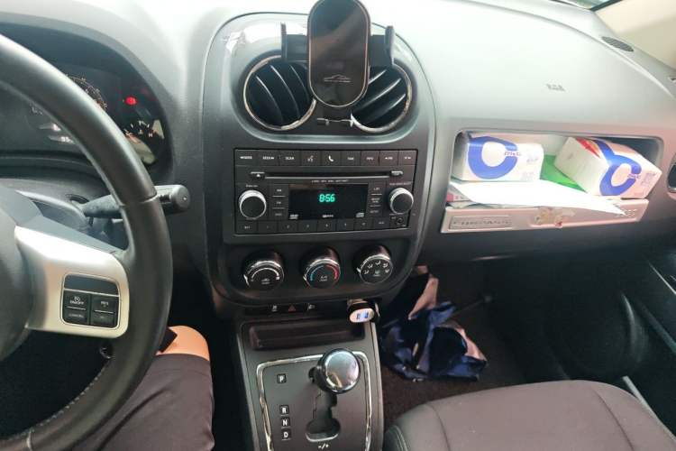 Used Jeep Compass 2014 2.0L two-wheel drive sport version Audio And AC Panel