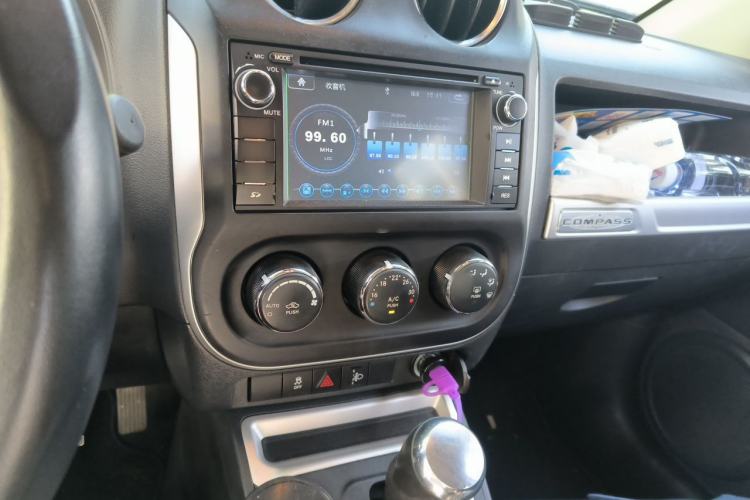 Used Jeep Compass 2014 Revised Version 2.4L Four-Wheel Drive Comfort Edition Audio And AC Panel