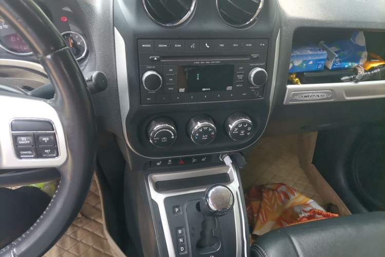 Used Jeep Compass 2014 2.4L four-wheel drive luxury version Audio And AC Panel