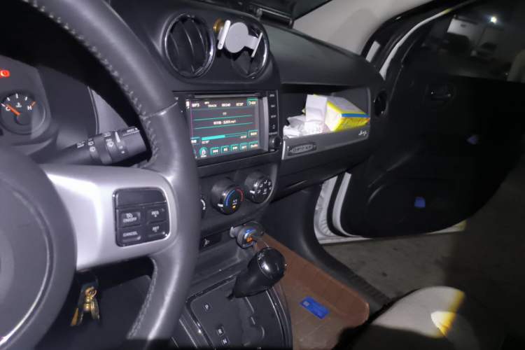 Used Jeep Compass 2014 Revised Version 2.0L Two-Wheel Drive Entry-Level Edition Audio And AC Panel