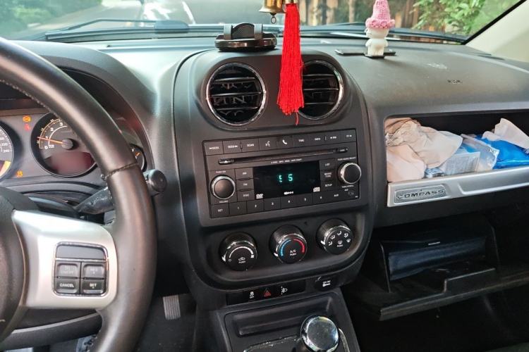 Used Jeep Compass 2014 2.0L two-wheel drive sport version Audio And AC Panel