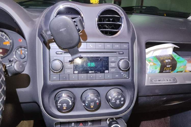 Used Jeep Compass 2014 Revised Version 2.4L Four-Wheel Drive Comfort Edition Audio And AC Panel