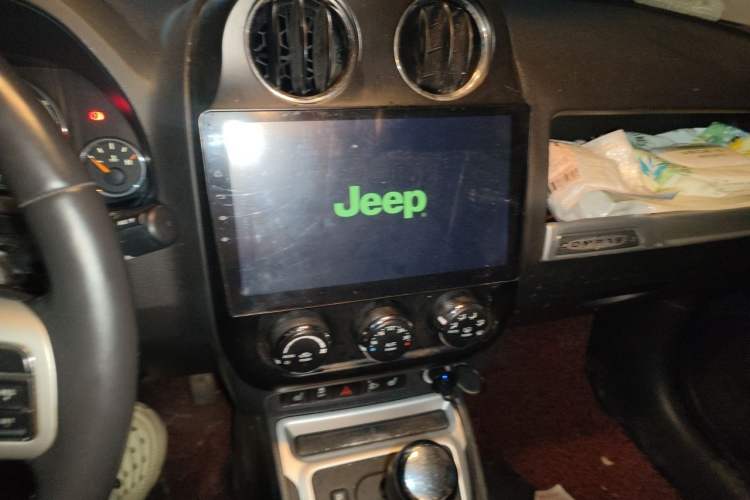 Used Jeep Compass 2014 2.4L four-wheel drive luxury version Audio And AC Panel