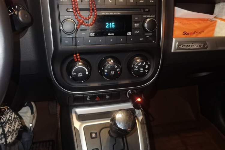 Used Jeep Compass 2014 Revised Version 2.4L Four-Wheel Drive Comfort Edition Audio And AC Panel
