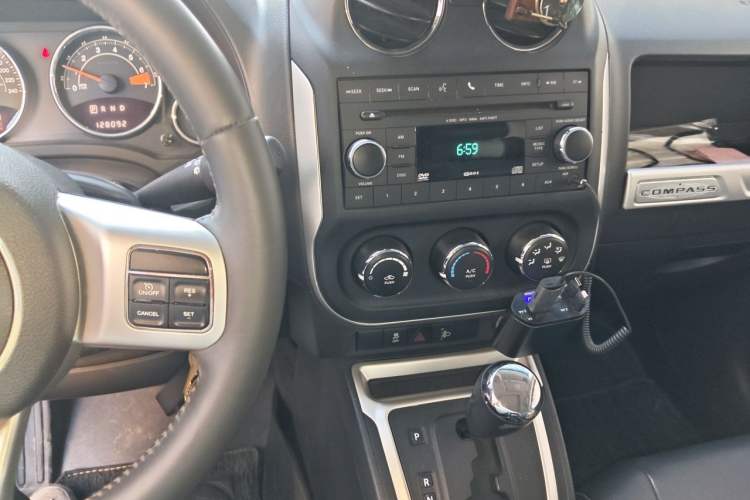 Used Jeep Compass 2014 2.0L two-wheel drive urban version Audio And AC Panel