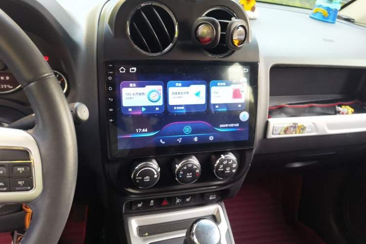 Used Jeep Compass 2014 2.4L four-wheel drive luxury version Audio And AC Panel
