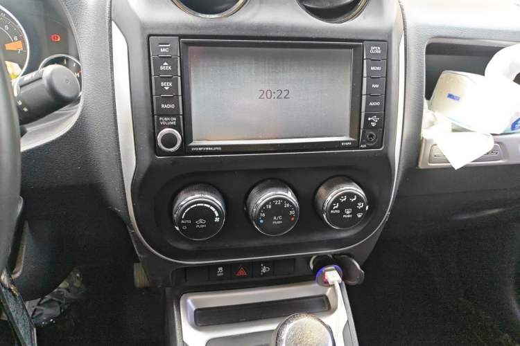 Used Jeep Compass 2014 Revised Version 2.4L Four-Wheel Drive Comfort Edition Audio And AC Panel