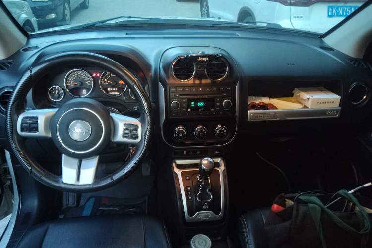 Used Jeep Compass 2014 Revised Version 2.4L Four-Wheel Drive Comfort Edition Audio And AC Panel