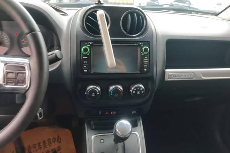Used Jeep Compass 2014 Revised Version 2.0L Two-Wheel Drive Entry-Level Edition Audio And AC Panel