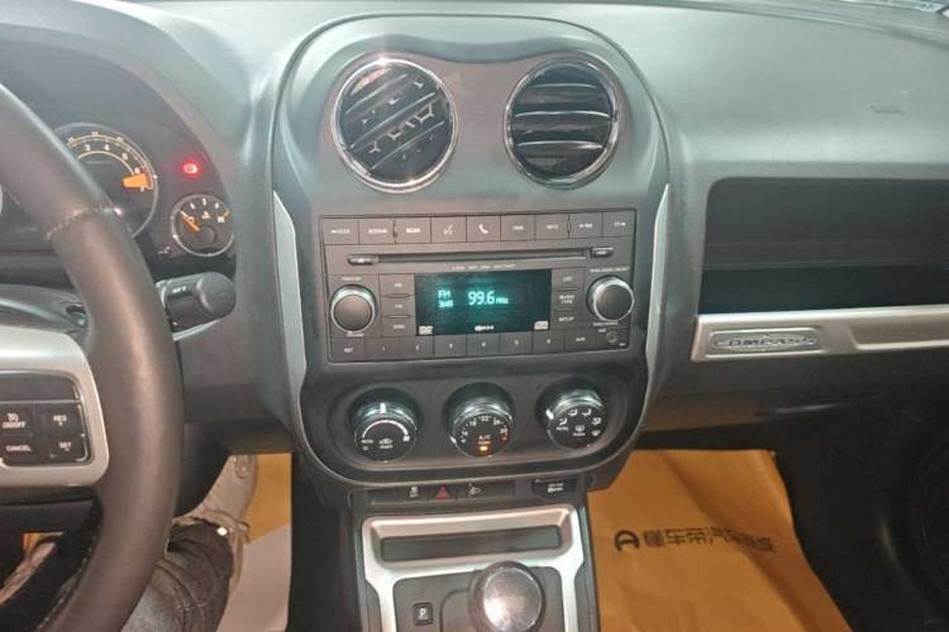 Used Jeep Compass 2014 Revised Version 2.4L Four-Wheel Drive Comfort Edition Audio And AC Panel