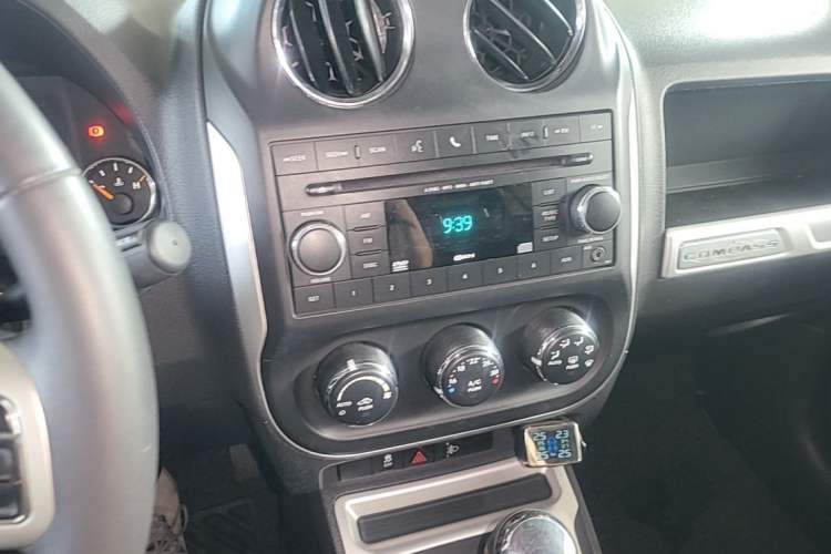 Used Jeep Compass 2014 Revised Version 2.4L Four-Wheel Drive Comfort Edition Audio And AC Panel