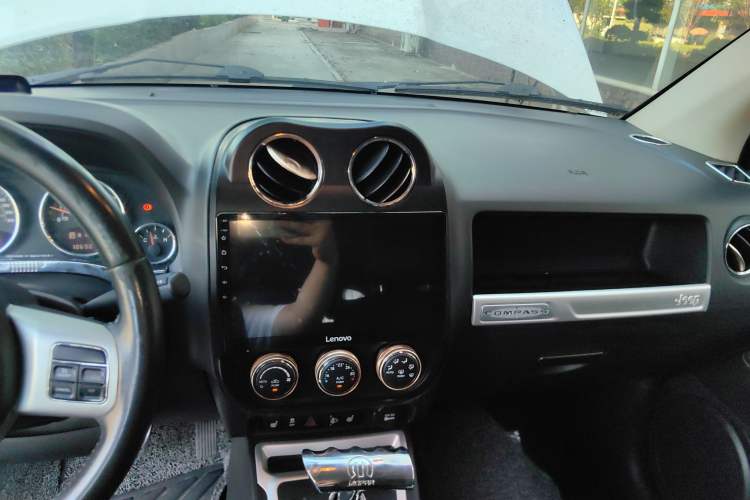 Used Jeep Compass 2014 Revised Version 2.0L Two-Wheel Drive Elite Edition Audio And AC Panel