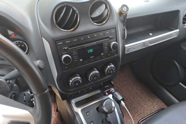 Used Jeep Compass 2014 Revised Version 2.4L Four-Wheel Drive Comfort Edition Audio And AC Panel