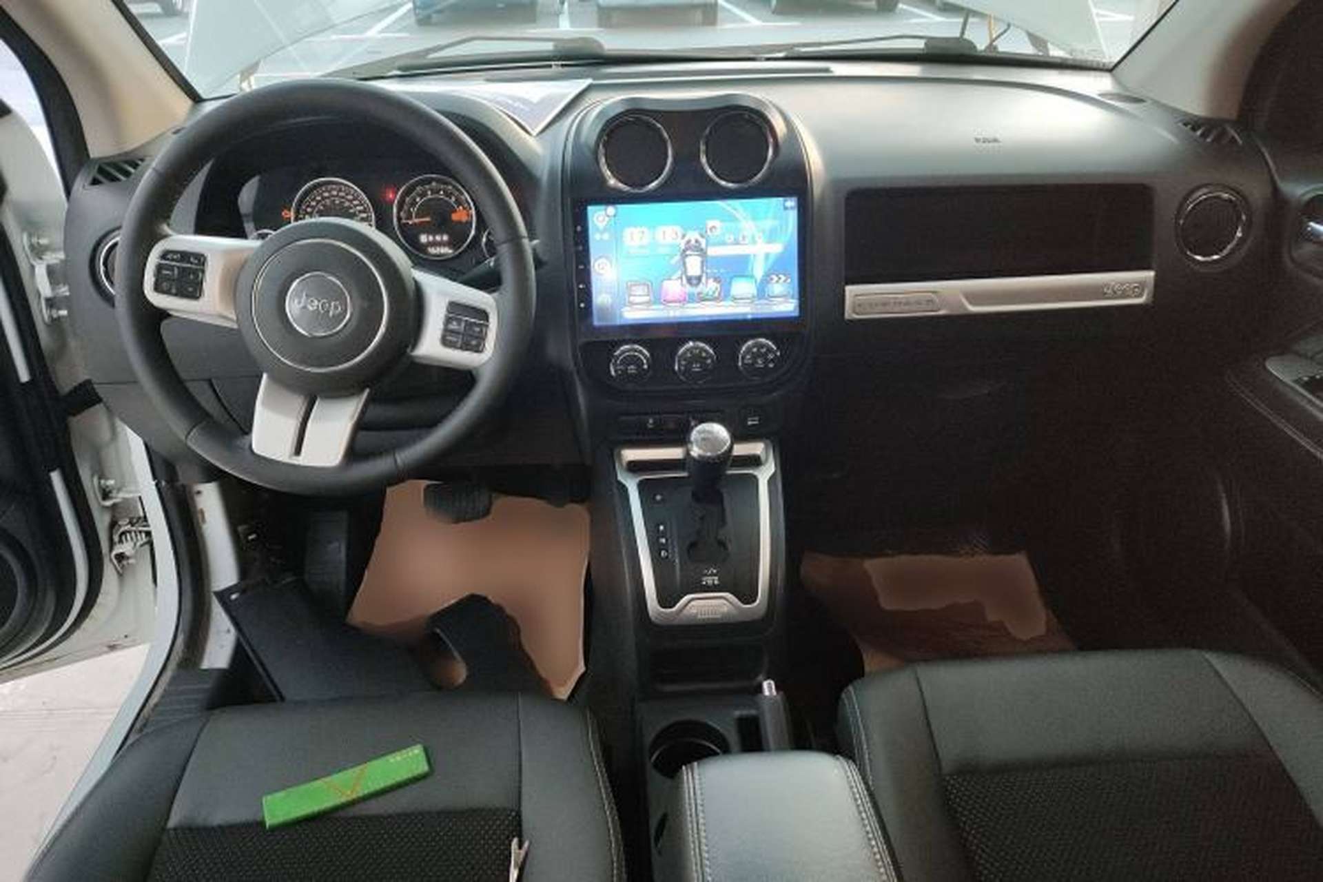 Used Jeep Compass 2014 Revised Version 2.4L Four-Wheel Drive Comfort Edition Center Console