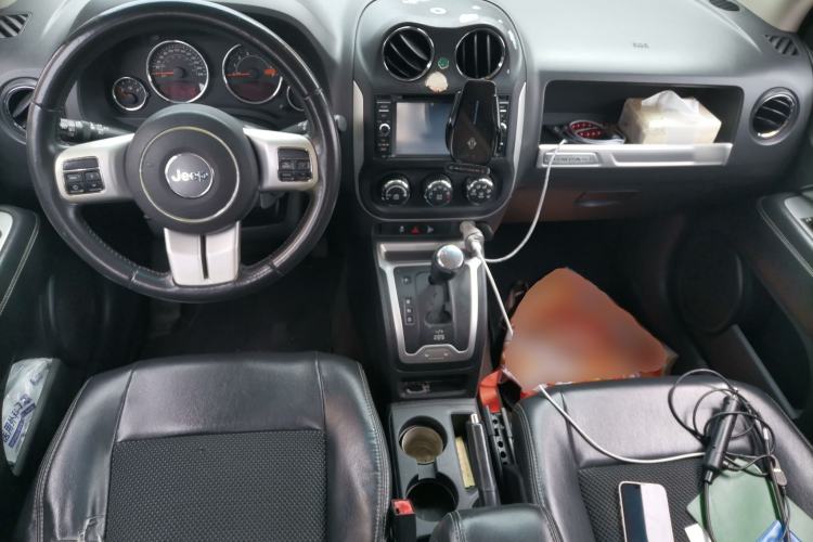 Used Jeep Compass 2014 2.4L Four-Wheel Drive Serpentine Collection Edition Center Console