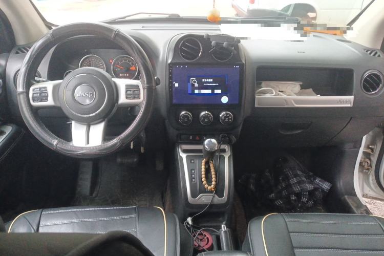 Used Jeep Compass 2014 Revised Version 2.4L Four-Wheel Drive Comfort Edition Center Console