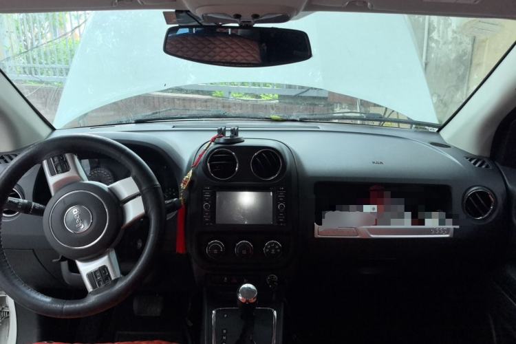 Used Jeep Compass 2014 Revised Version 2.0L Two-Wheel Drive Entry-Level Edition Center Console