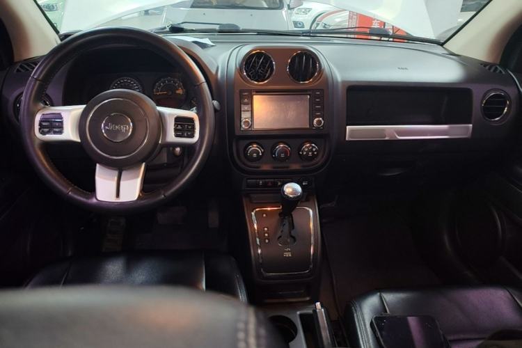 Used Jeep Compass 2014 Revised Version 2.0L Two-Wheel Drive Entry-Level Edition Center Console